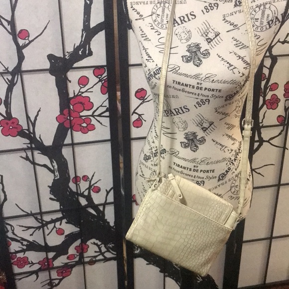 Nine West Croc embossed purse - cream - Picture 3 of 8